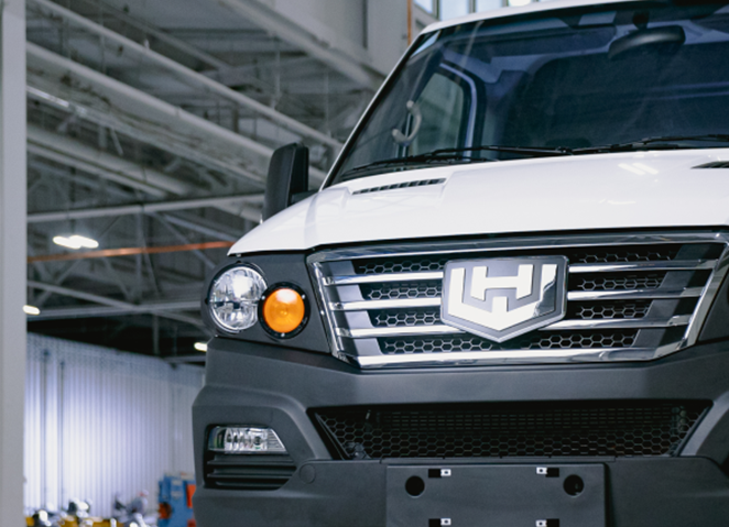Front of Workhorse W4 CC Truck