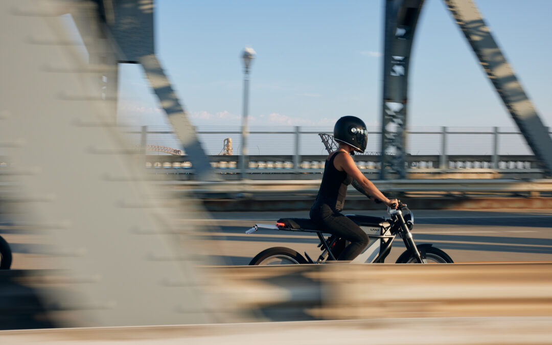 Land Moto District Street
